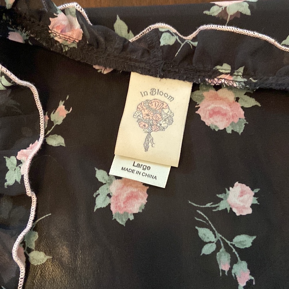 In Bloom Short Sleeve Sheer Robe - Picture 2 of 3